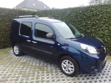 Taşıyıcı Küçük panelvan Renault Kangoo içinde Muno Belçika